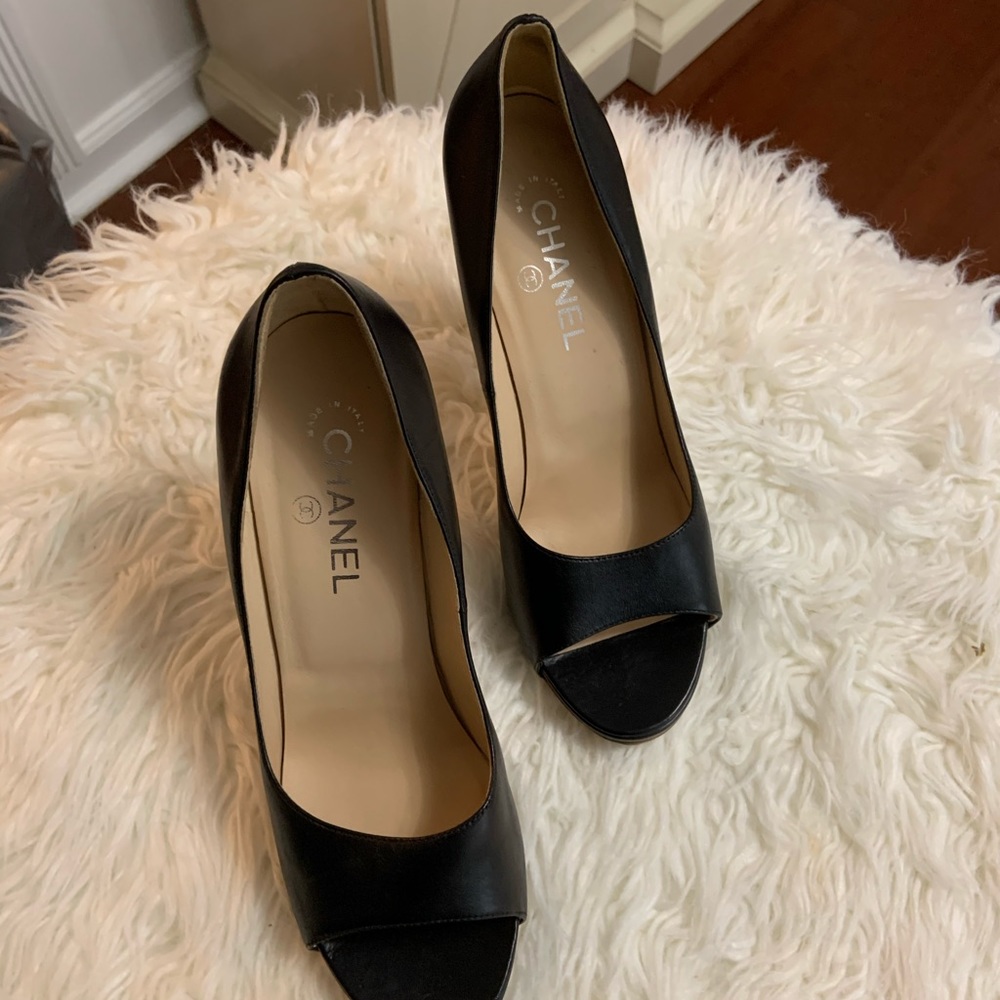 Beautiful Authentic Chanel Pumps- Size 9.5 View 2